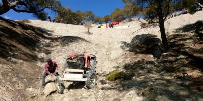 Traktör uçuruma yuvarlandı