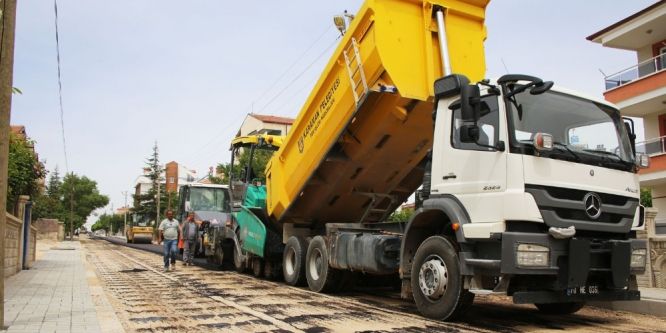 Karaman Belediyesi'nin asfalt çalışmaları sürüyor