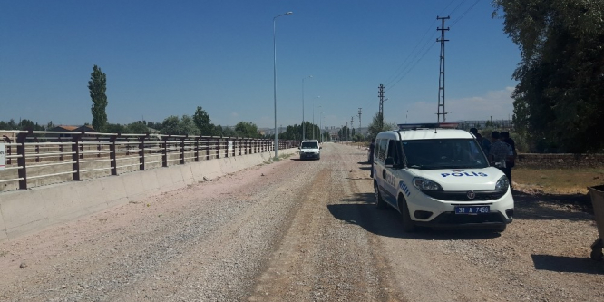Dur ihtarına uymayan şahıs polise ateş açtı