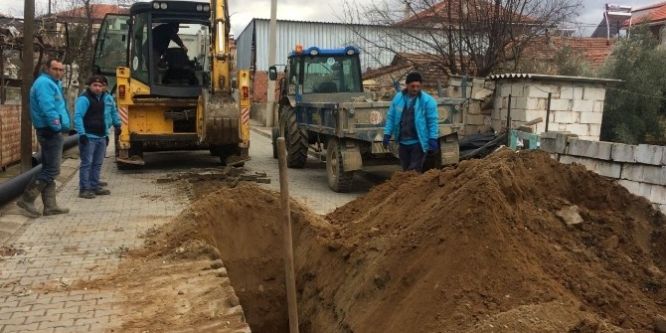 Eskiyen kanalizasyon hatları yenileniyor