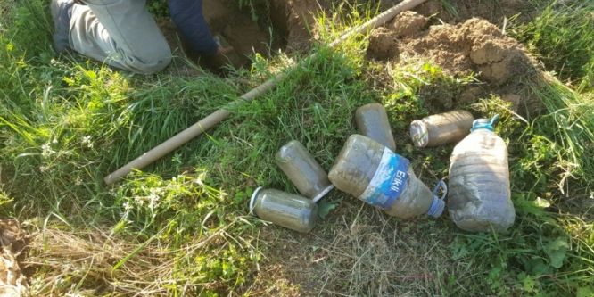 Evin bahçesinden 5 kilo esrar çıktı