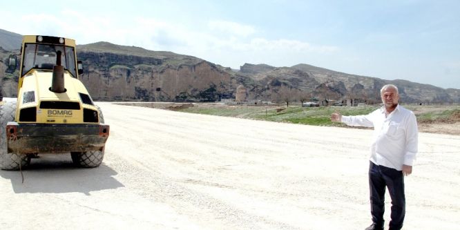 Zeynel Bey Türbesi’nin taşınması ertelendi