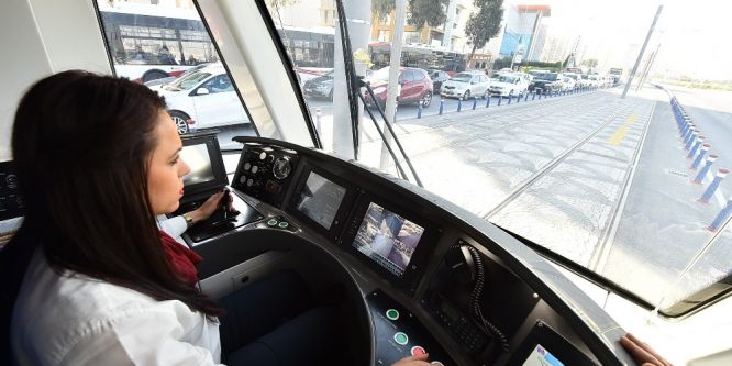 Karşıyaka’da tramvay seferleri başladı