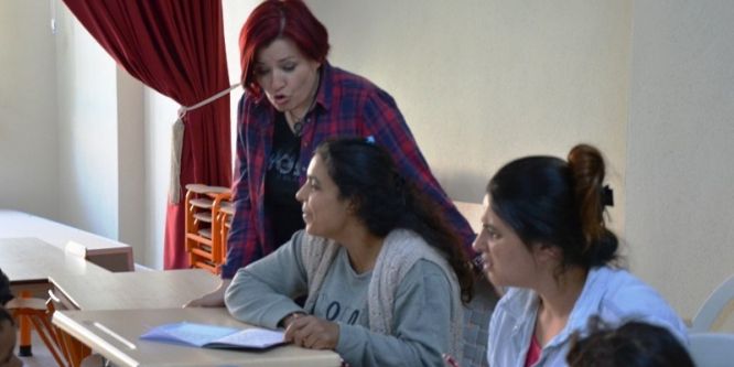 Romanlar okuma yazma öğreniyor