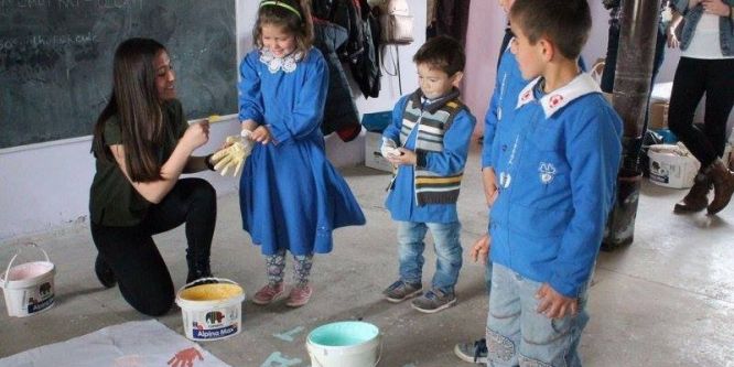 Marmara Üniversitesi öğrencilerinden kitap ve malzeme yardımı