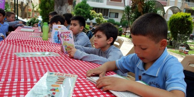 Salihli’de kitap okuma etkinliği