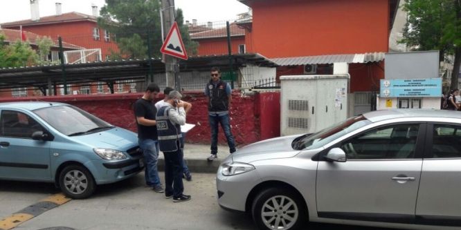 Polis okul çevresindeki şüpheli şahıslara göz açtırmıyor