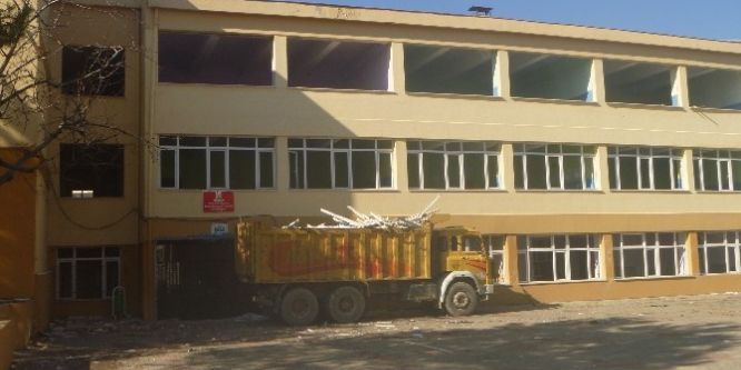 Bilecik’teki 38 yıllık AİHL binası yıkılıyor