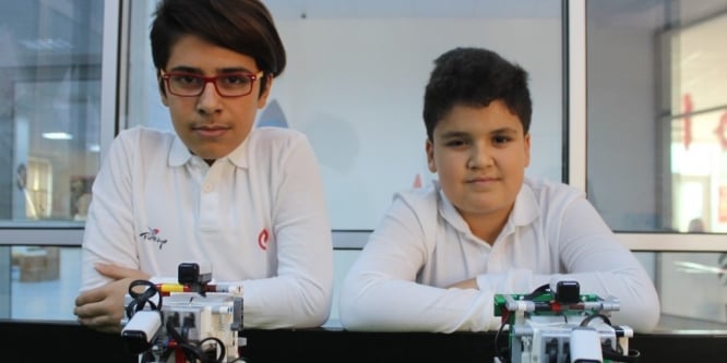 11 yaşındaki çocuklar top oynayan robot yaparak derece aldı
