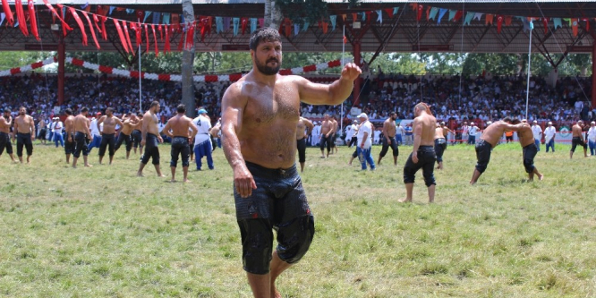 “Gözü ‘Kara’ Pehlivan” ilk turda rakibini tuş etti