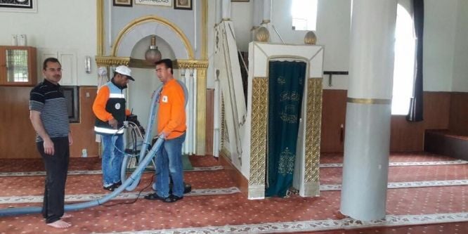 Camilerde Ramazan ayı öncesi bahar temizliği