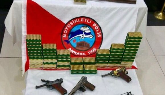 Tekel bayisinden cephanelik çıktı