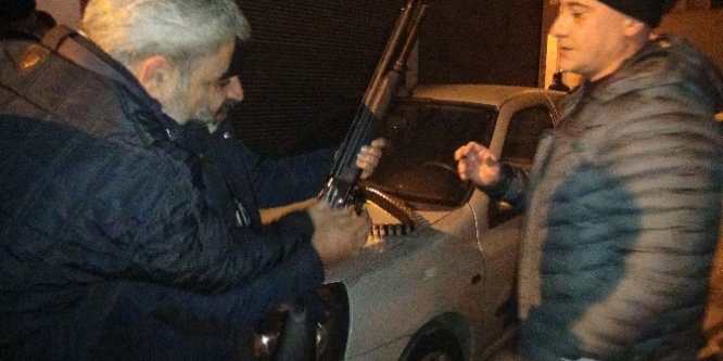 2 komşusunu rehin aldı