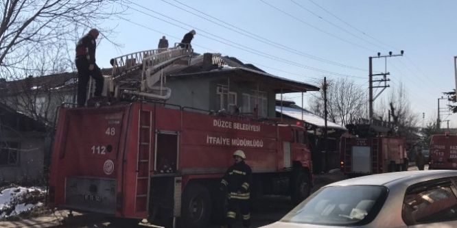 Çatı'da yangın çıktı