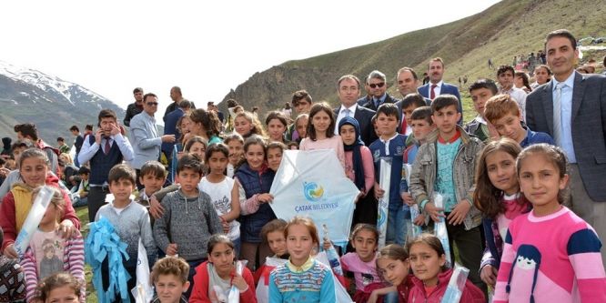 Çatak’ta gökyüzü uçurtmalarla renklendi