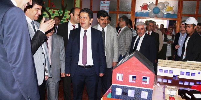 Erciş’te TÜBİTAK Bilim Fuarı Şenliği