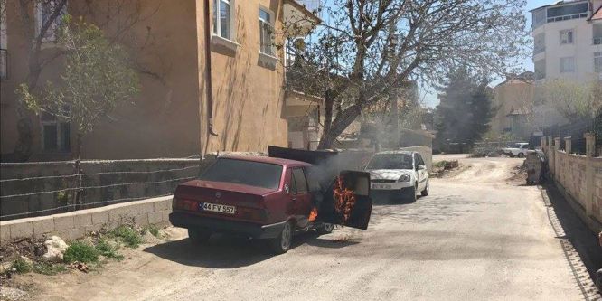 Park halindeki otomobilde yangın