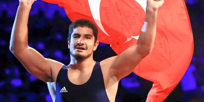 Taha, Yasemin ve Rıza dünyanın zirvesinde