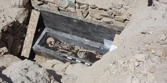 Kaçak kazıda ortaya çıkan lahit açıldı