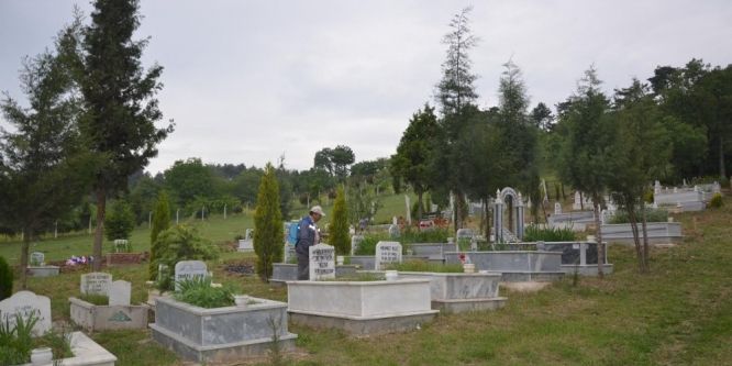 Pelitözü Mahallesi Mezarlığında temizlik çalışması