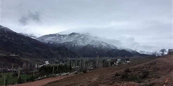 İspir’in yüksek kesimleri beyaza büründü