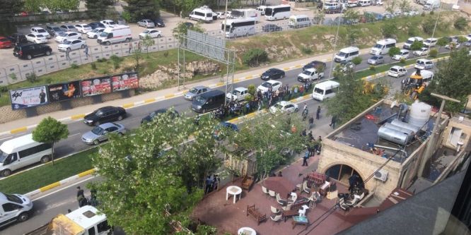 Mardin’de ruhsatsız binalar yıkıldı