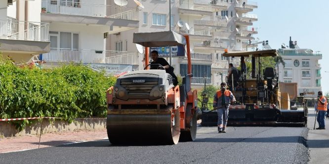 Muratpaşa’dan asfalt çalışması