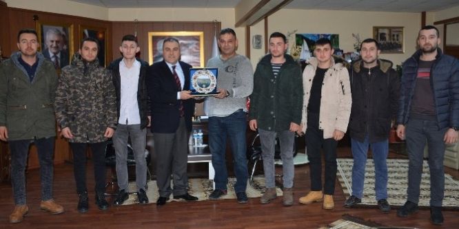 PÖH kursuna katılan gençlerden Başkan Erener’e ziyaret