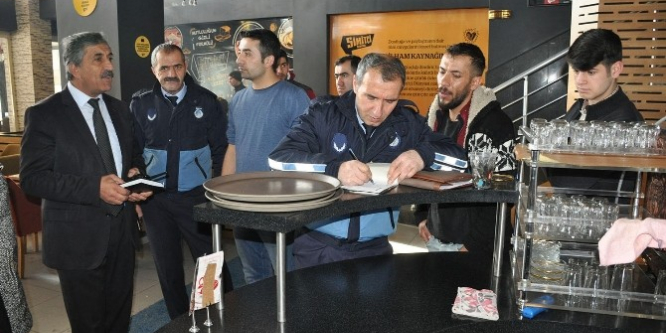 Yüksekova’daki iş yerlerinde kapsamlı denetim yapıldı