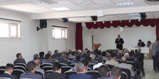 Çaldıran’da muhtarlarla istişare toplantısı