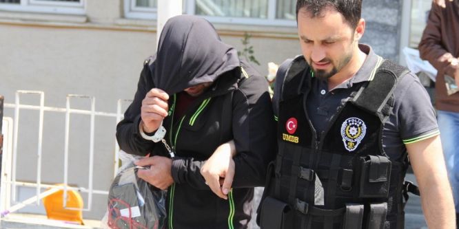 Parkta uyuşturucu operasyonu: 2 gözaltı