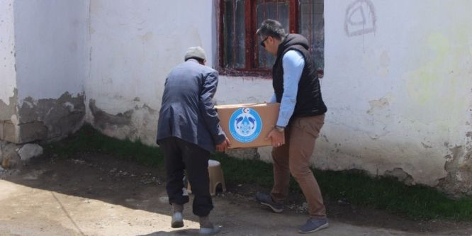 Belediye'den 650 kişiye Ramazan paketi