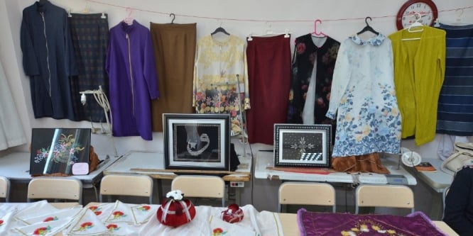Bayanların açtığı el emeği göz nuru sergiler büyük ilgi görüyor