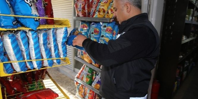 Tarihi geçmiş gıda ürünleri toplanıyor