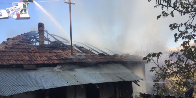 Antalya’da ev yangını