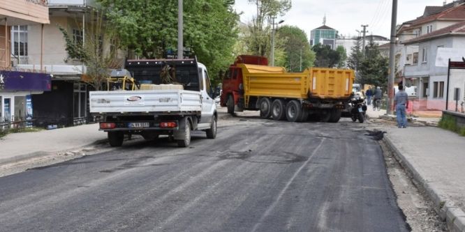 Düzce Belediyesi asfalt çalışmalarına devam ediyor