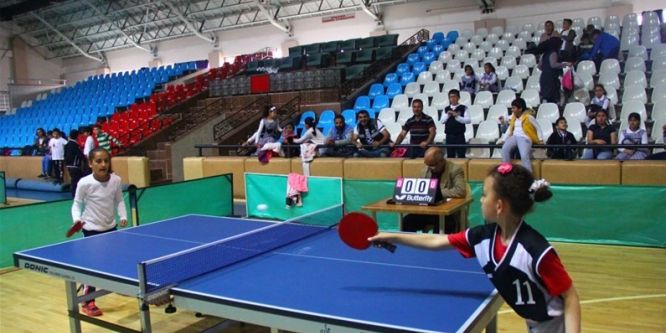 Minikler masa tenisinde yarıştı