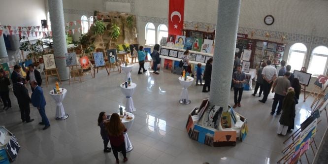 Öğrenciler resim sergisi açtı