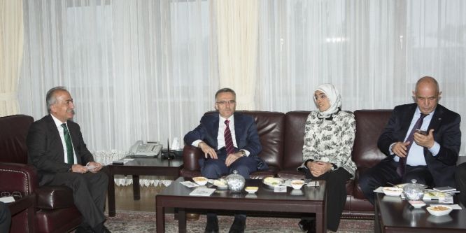 Bakan Ağbal, Rektör Çomaklı’yı ziyaret etti