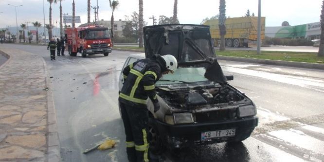 Bodrum’da otomobil bir anda alev aldı