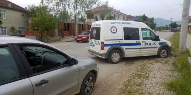 Şüpheli otomobilde uyuşturucu haplar ele geçirildi