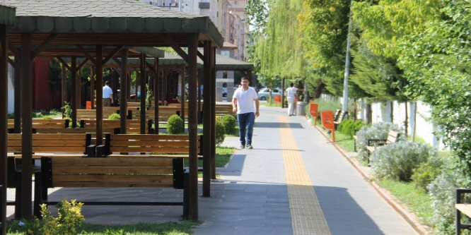 Diyarbakır’da park ve caddeler boşaldı