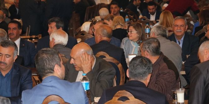 AK Parti Gaziantep il teşkilatı yemekte buluştu