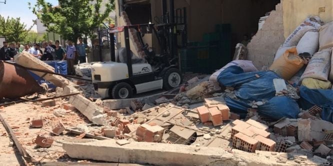 Yıkılan duvarın altında kalan şahıs öldü
