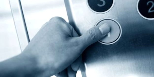 1 ay asansörde mahsur kaldı ve öldü!