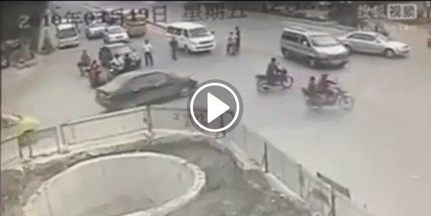 60 saniye içerisinde 5 kaza yapan motor sürücüsü!