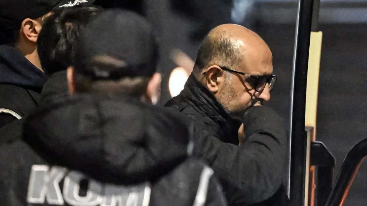 1 değil 2 değil 3 değil… CHP’nin seçim araçları Aziz İhsan Aktaş’tan