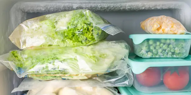 1 kaşık yağı alın ve deneyin! Dondurucudaki buz mağarasını tuzla buz ediyor! Duyan şaşkına döndü