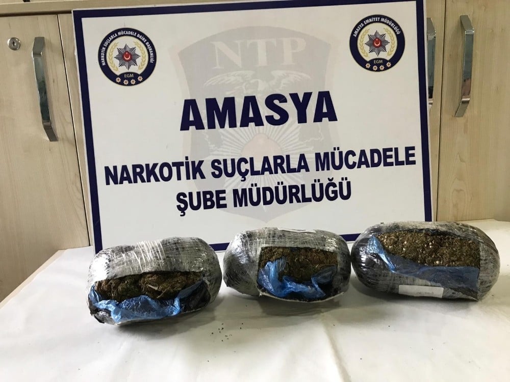 1 kilo 320 gram uyuşturucu ile yakalanan şüpheli tutuklandı 