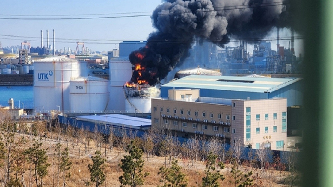 1 kişi öldü! Dev yakıt tankı patladı